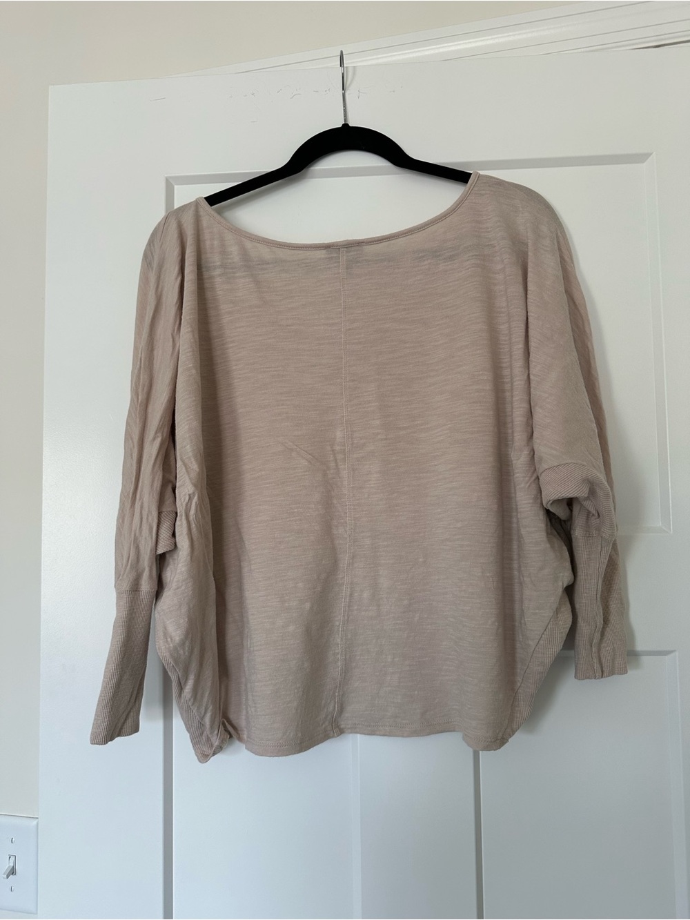 Women’s Express Tan Scoop Neck 3/4 Sleeve Top - Picture 3 of 6